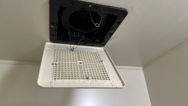 佐賀県神埼市　換気扇交換工事